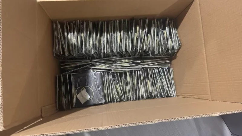 Organized product kits vertically arranged inside shipping cartons