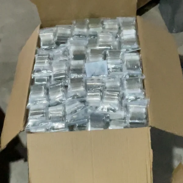 500 sewing kit sets packed in one carton with desiccant for ocean shipment